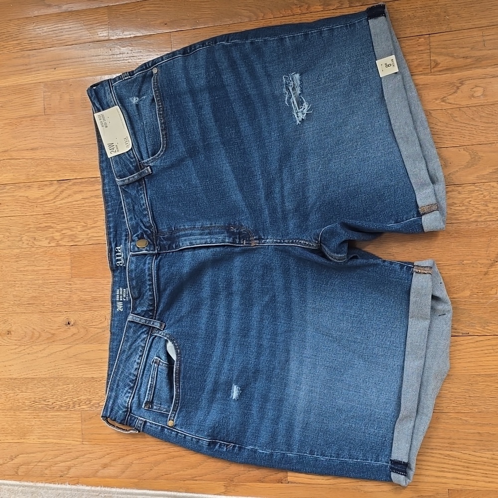 A.N.A BRAND WOMEN'S PLUS SIZE BLUE DISTRESSED JEAN SHORTS SIZE 24W